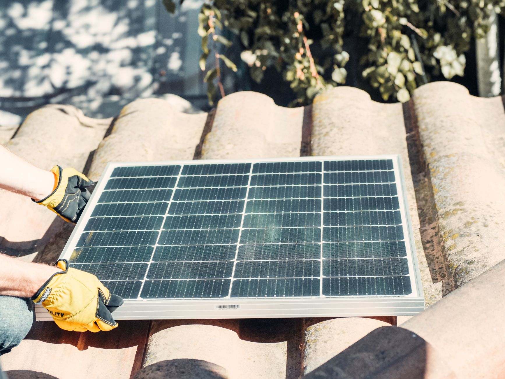 Installateur panneaux solaires équipe à Les Abymes
